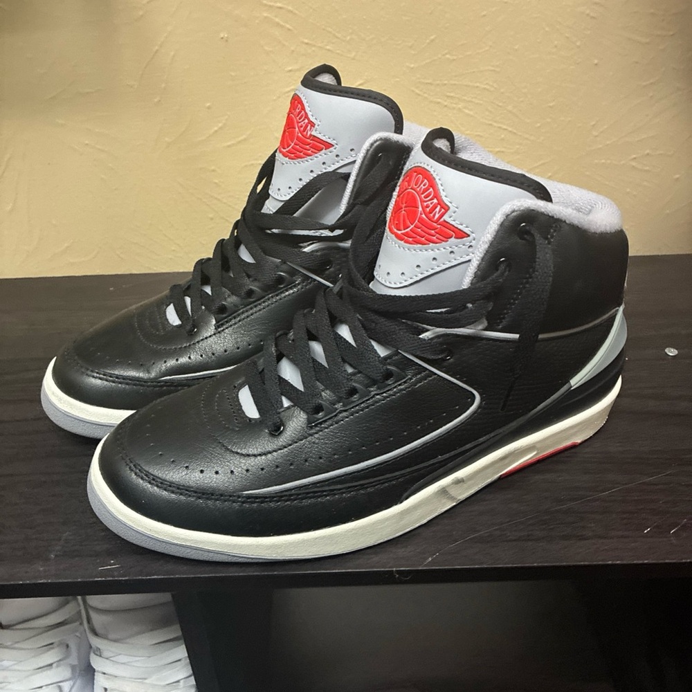 Nike Jordan’s 2 black cement